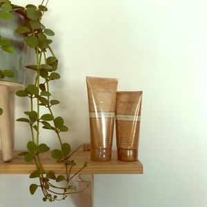 Mary Kay warm amber shower gel/ shower scrub